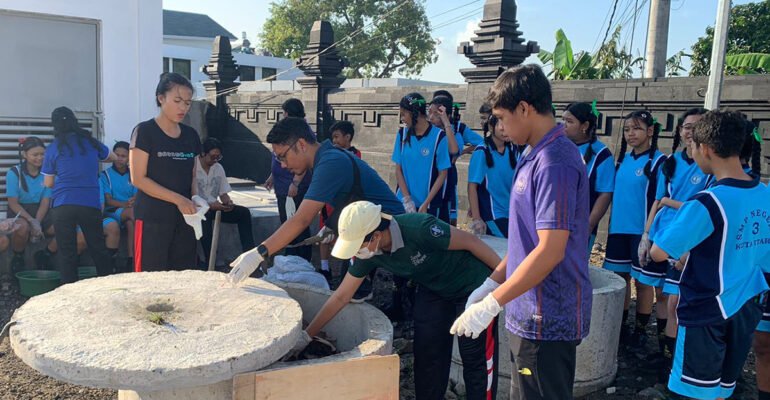 Jumat Bersih: Aksi Nyata Warga Sekolah Kelola Sampah dan Hijaukan Lingkungan