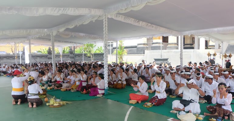 Harmoni Bhakti dan Ilmu Warnai Perayaan Saraswati di SMP Negeri 3 Kuta Utara