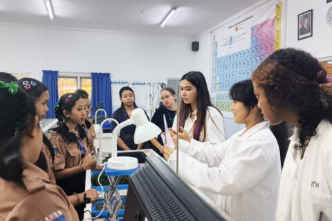 Eksplorasi Sains yang Menggugah: SMPN 3 Kuta Utara Lakukan Studi Banding di Lycee Francais De Bali