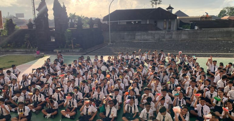 E-Fresh, Awali Hari Senin dengan Buah : Wujudkan Sekolah Sehat dan Berkarakter